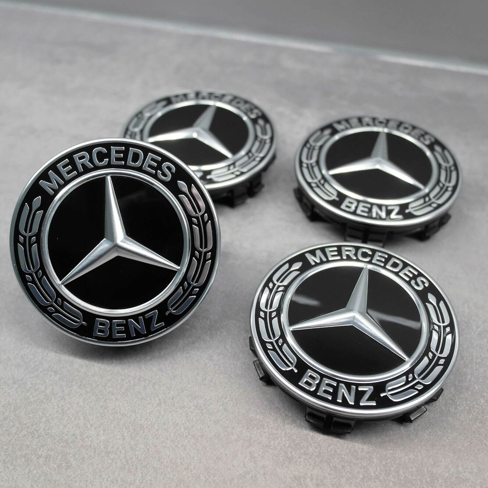 nabendeckel-satz-schwarz-lorbeerkranz-mercedes-benz-66-8mm Schwarzer Nabendeckel mit Lorbeerkranz und Mercedes-Benz-Logo, Original, Durchmesser 66,8 mm